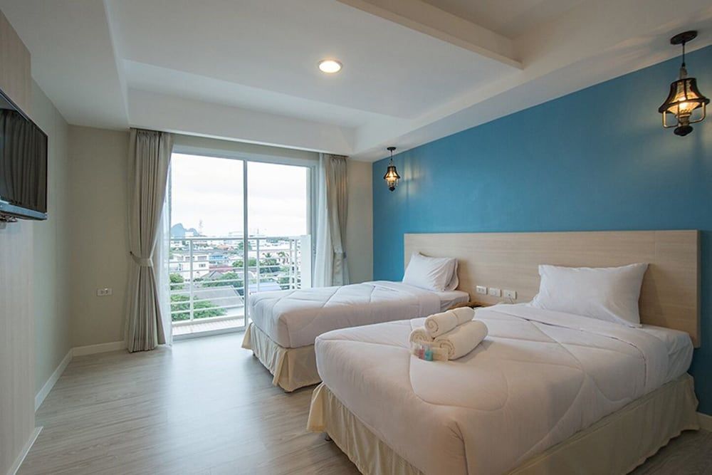 Prachuap Grand Hotel Standard Twin Room 2