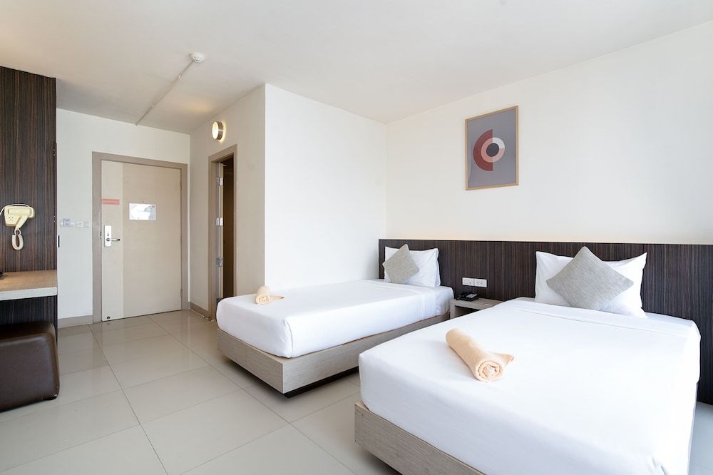 Leenova Hotel Studio Twin Bed 2