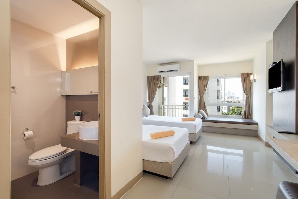 Leenova Hotel Studio Twin Bed 3