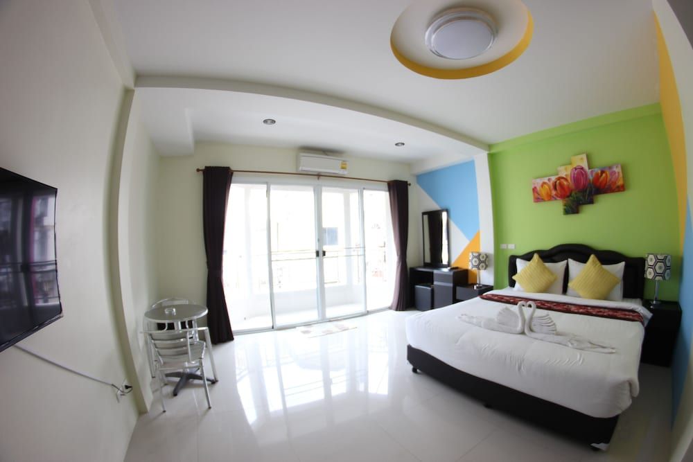 undefined Tulip Inn 10