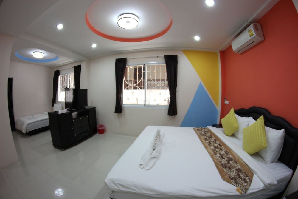 undefined Tulip Inn 3