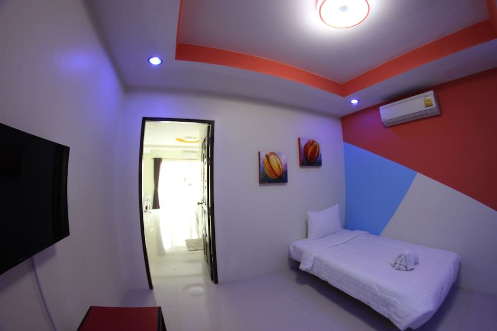 undefined Tulip Inn 9