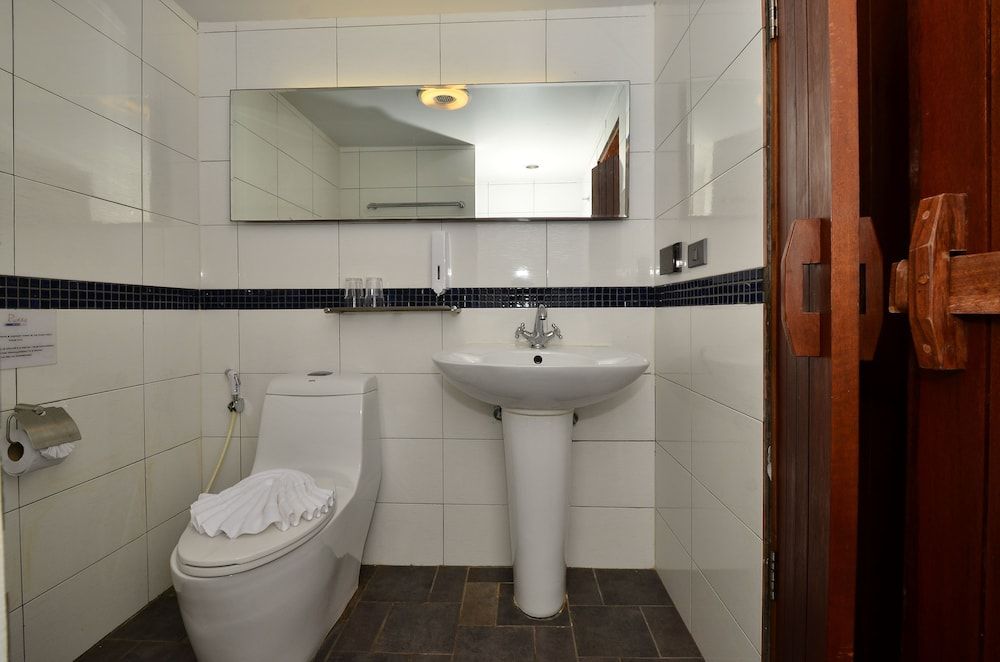 Lap Roi Karon Beachfront Deluxe Double or Twin Room 9