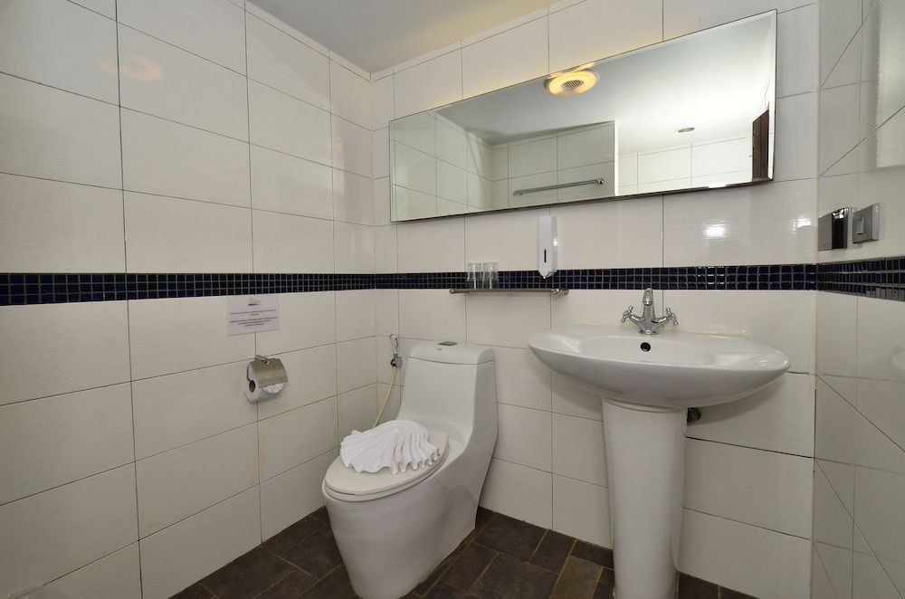 Lap Roi Karon Beachfront Deluxe Double or Twin Room 10