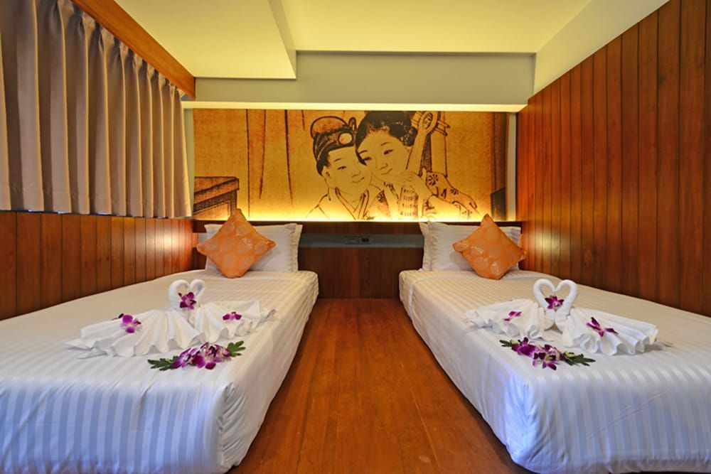 undefined Lap Roi Karon Beachfront 2