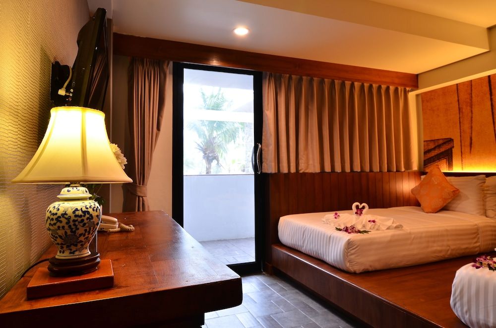 Lap Roi Karon Beachfront Deluxe Double or Twin Room 6