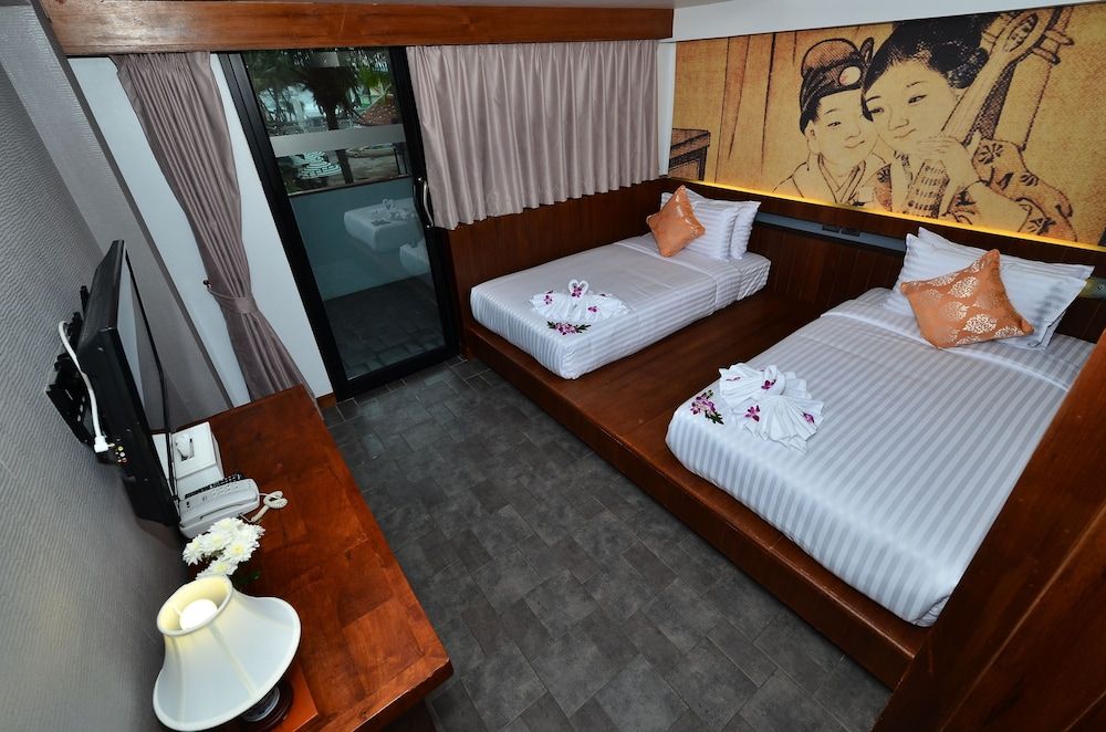 Lap Roi Karon Beachfront Deluxe Double or Twin Room 7