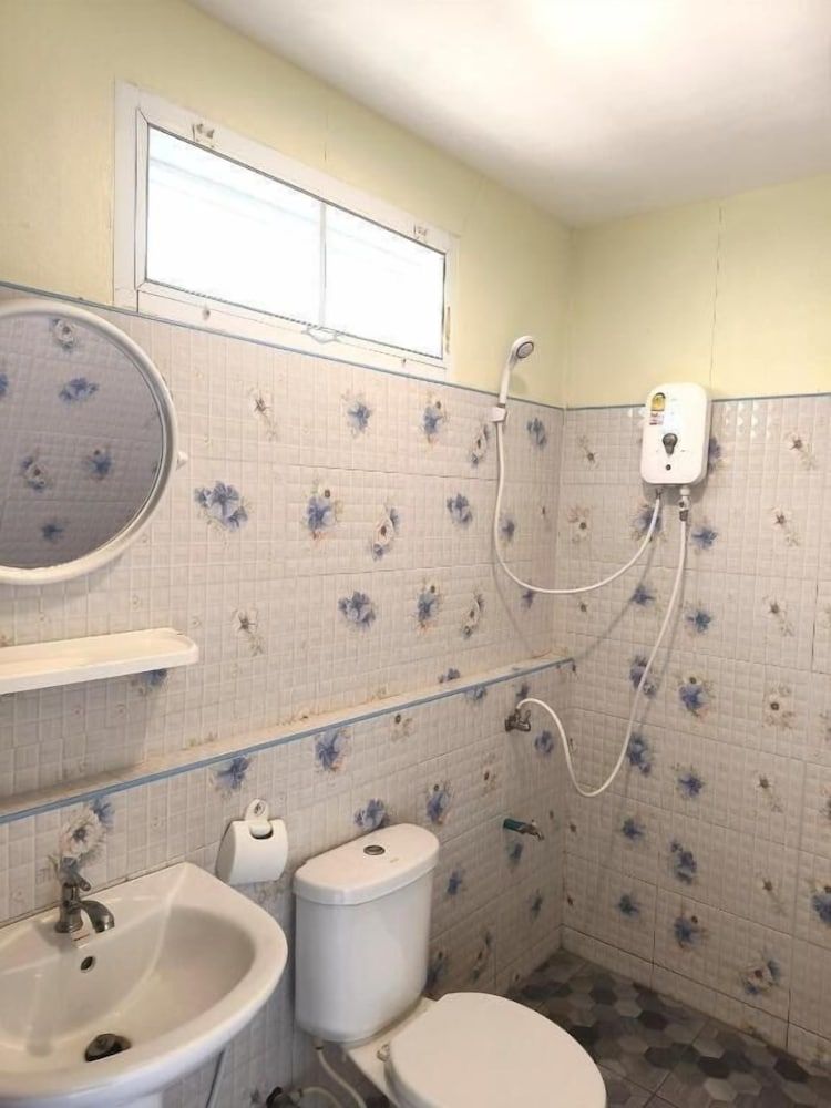 Mookies Bungalow Standard Bungalow Fan Room 2