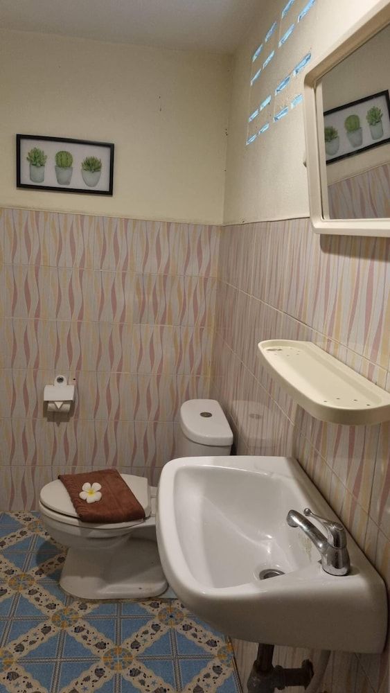 Mookies Bungalow Queen Air Conditioning Room with Garden View 4