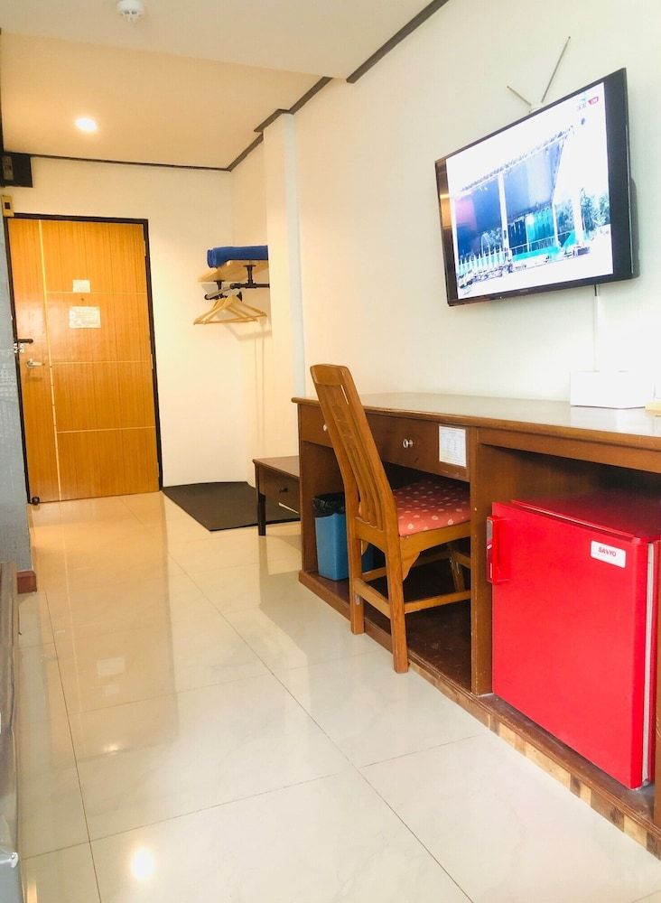 At Bangkok Hotel Standard Double Room, 1 Double Bed, Accessible, Ensuite 7