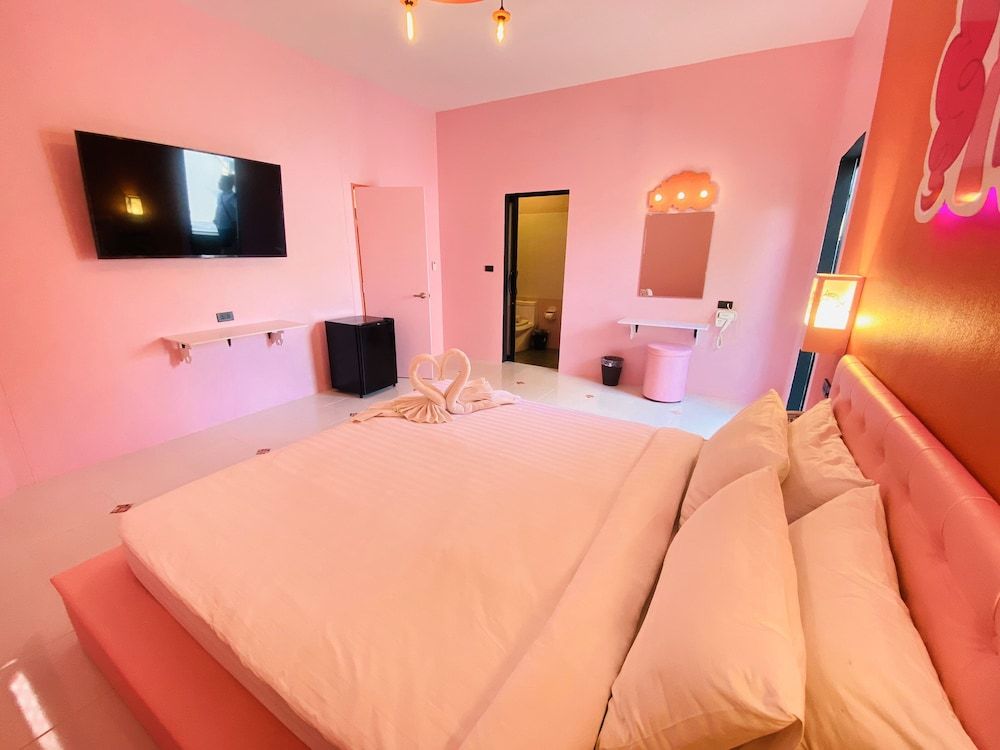 Honeymoon Suite