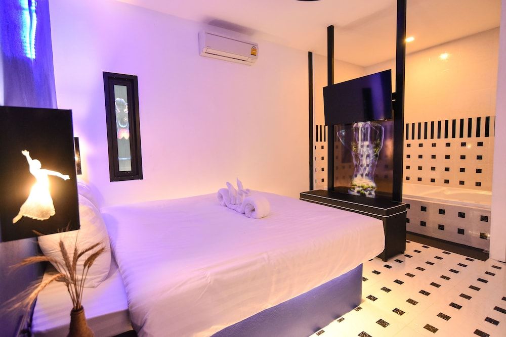 Family Quadruple Room, 2 Bedrooms, Bathtub