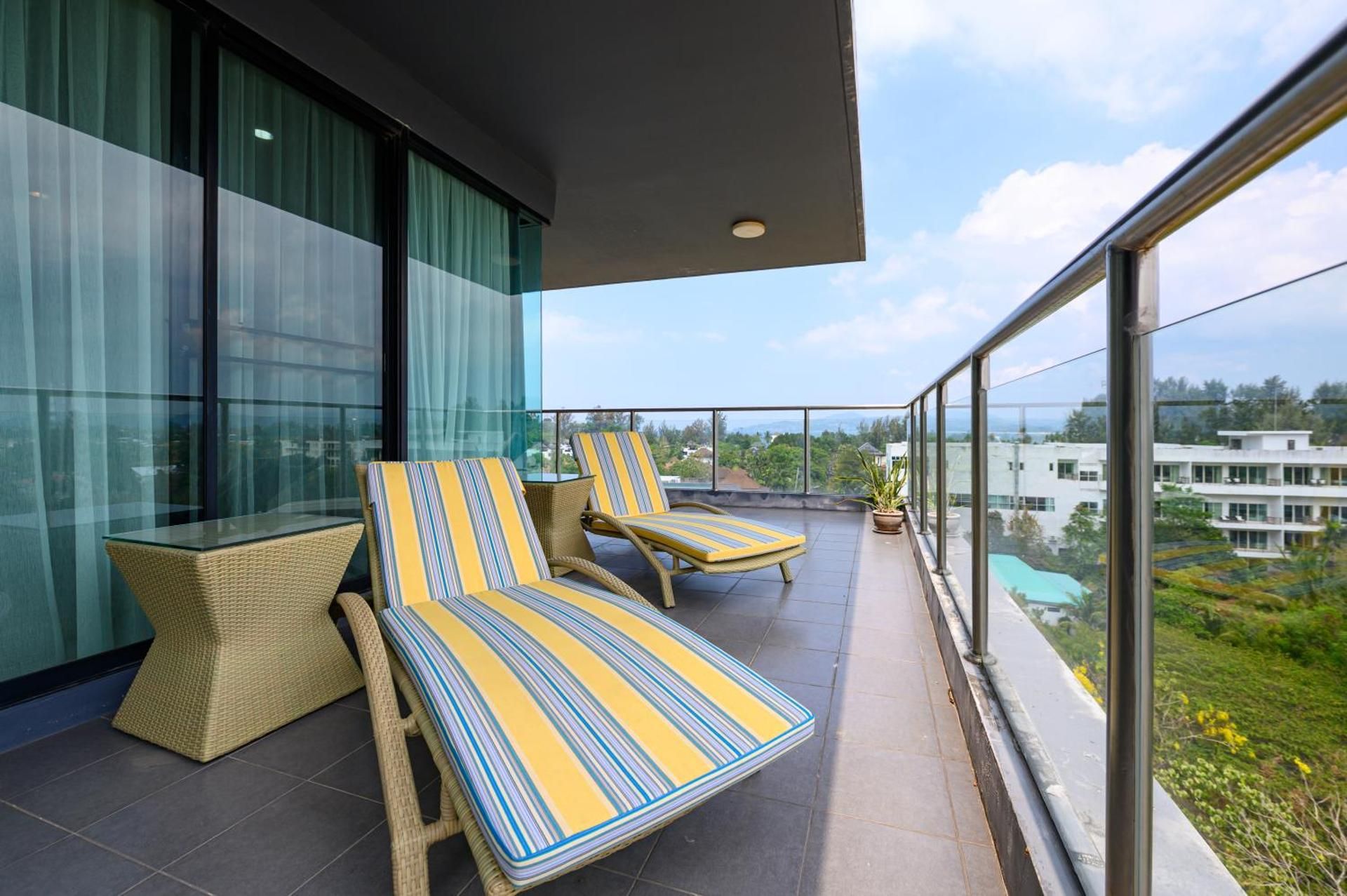 6th Avenue Surin Beach Three-Bedroom Apartment with Sea View 2
