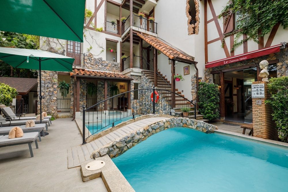 undefined Le Charcoa Hotel 8