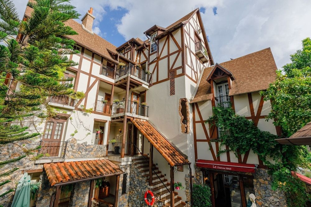 undefined Le Charcoa Hotel 5