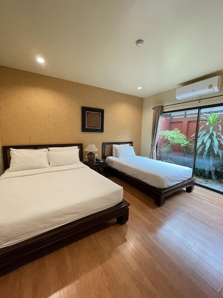 Deluxe Family Room with Garden