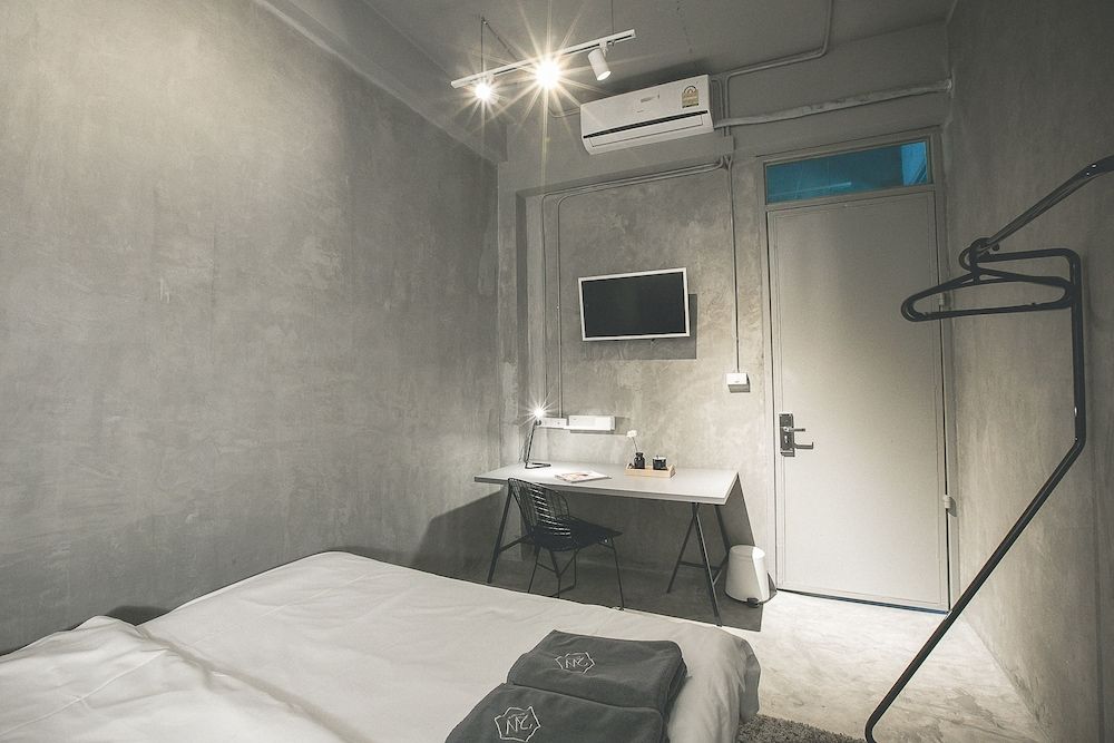 2W Bed & Breakfast Bangkok - Hostel Private Double Room Shared Bathroom