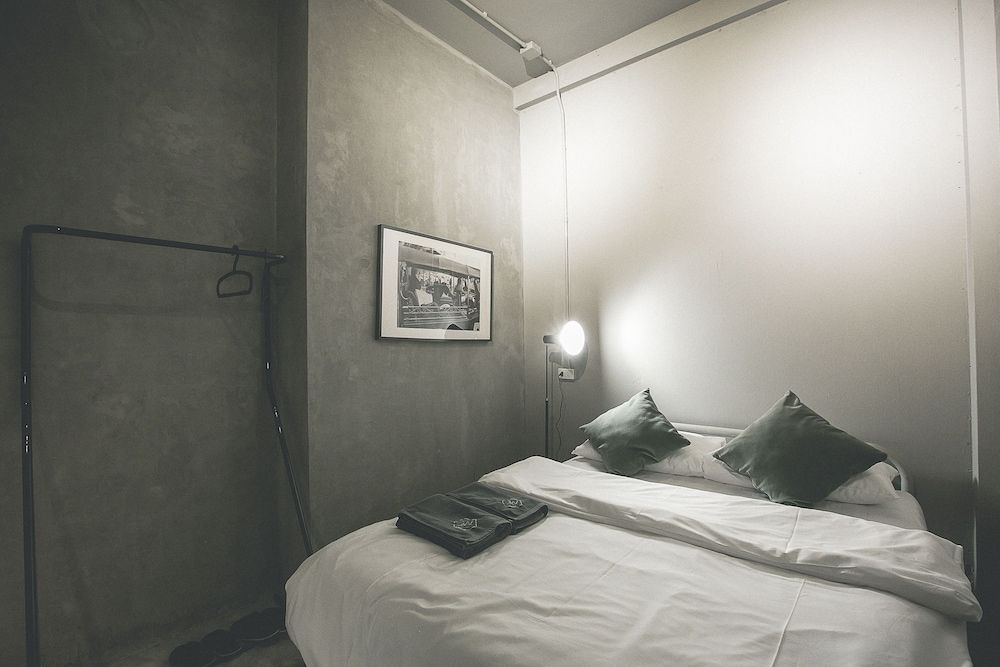 2W Bed & Breakfast Bangkok - Hostel Private Double Room Shared Bathroom 2