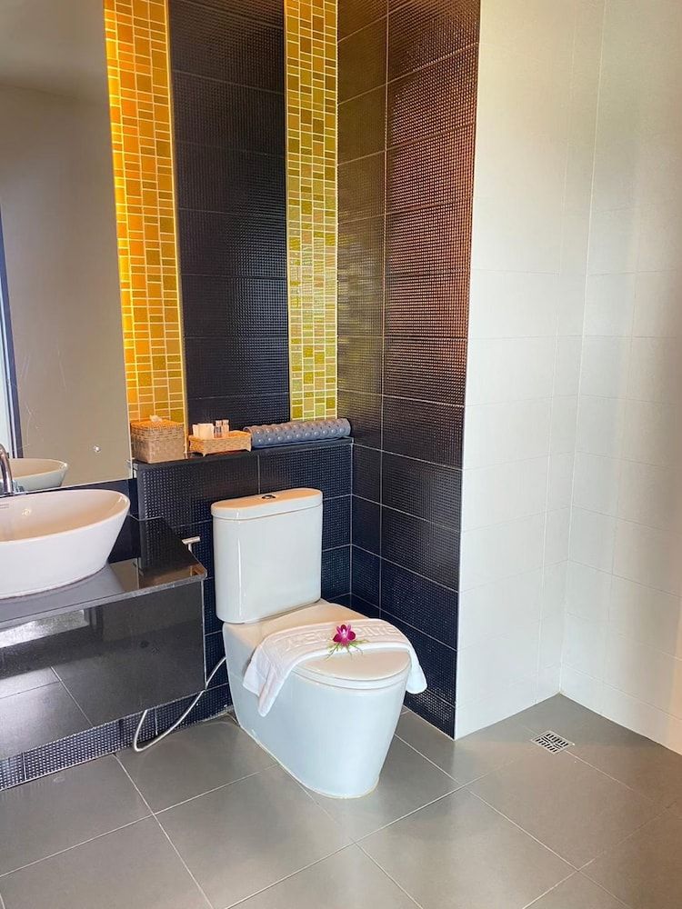 Siva Royal Hotel Deluxe Double Room or Twin Room 9