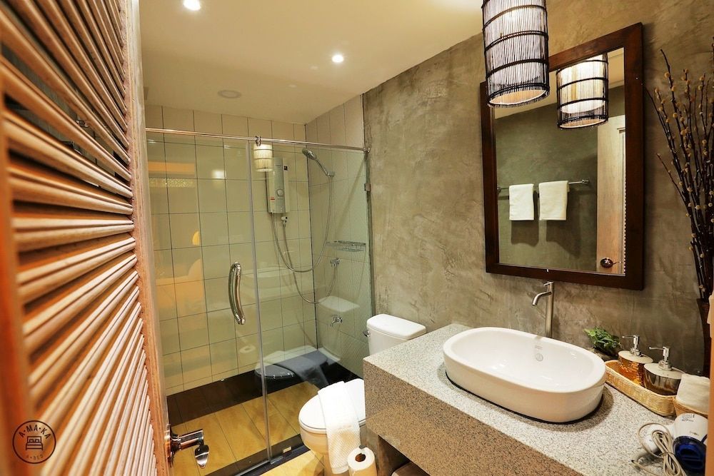 Amaka Bed & Breakfast Deluxe Room 8