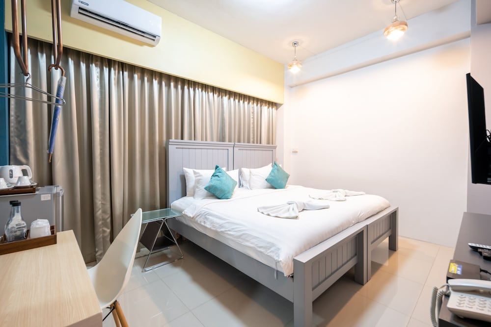 The Iconic Hotel Deluxe Modern