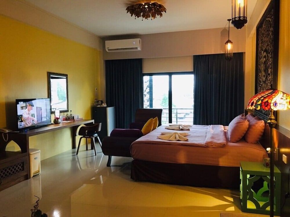 The Iconic Hotel President Suite Room with Balcony 2