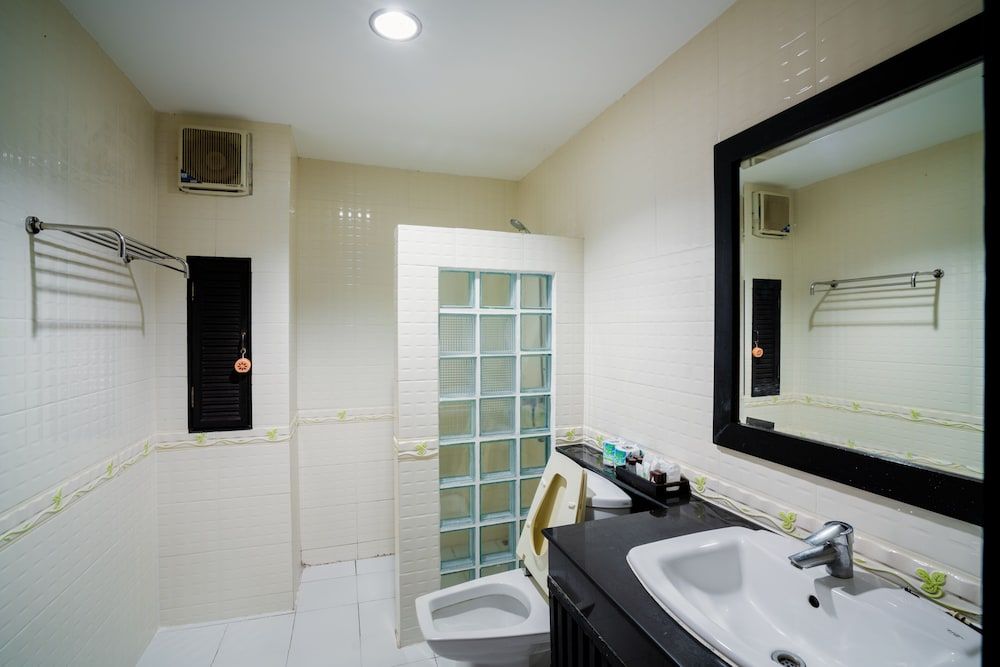 Phi Phi Andaman Legacy Resort Superior Room, Mountain View 12