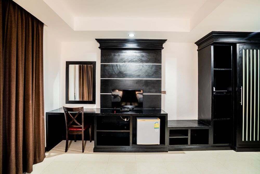 Phi Phi Andaman Legacy Resort Superior Room, Mountain View 14