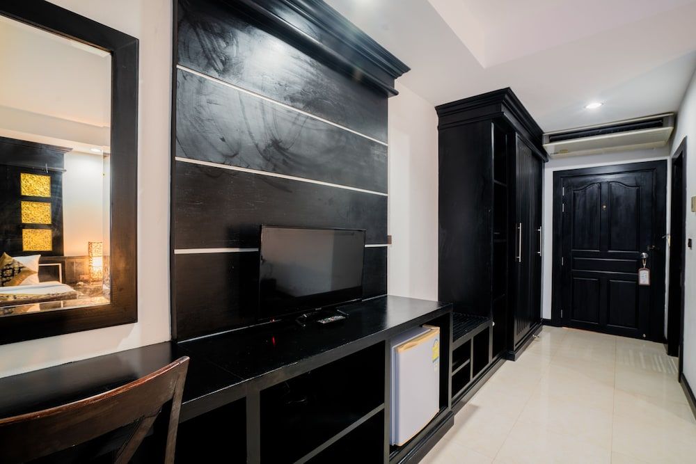 Phi Phi Andaman Legacy Resort Superior Room, Mountain View 13