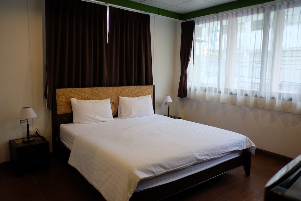 Baan Glang Soi Corner Room 3