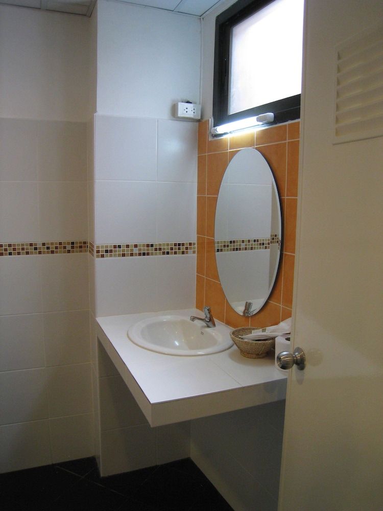 Baan Glang Soi Triple Room 10