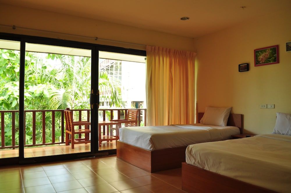 Green Hill Resort Superior Triple Room