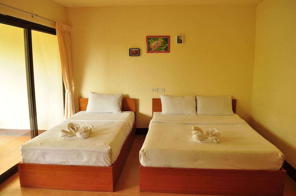 Green Hill Resort Superior Triple Room 2