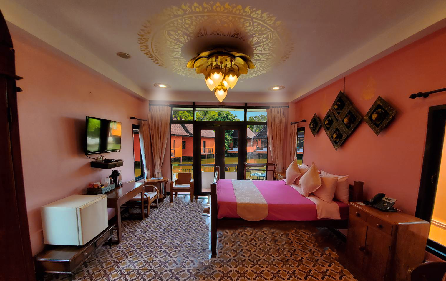 Laguna Room with Pool Access