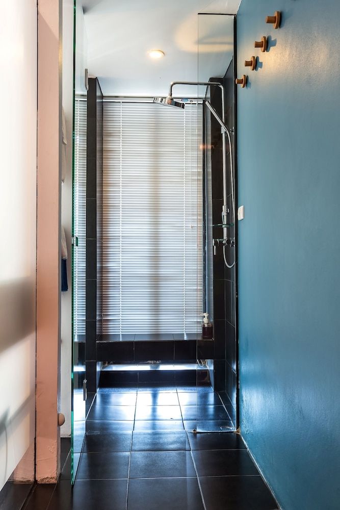 LoogChoob Homestay Standard Room, 2 Twin Beds, Canal View 10