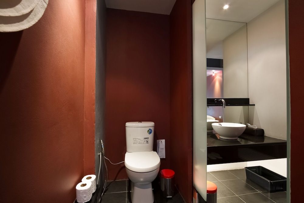 LoogChoob Homestay Standard Room, 2 Twin Beds, Canal View 7