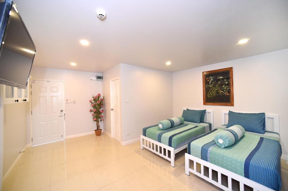 undefined Parvena Hotel 8