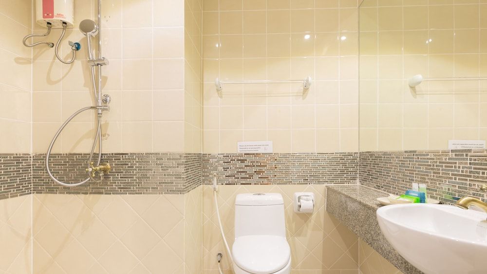 Anda Beachside Hotel Superior Double or Twin Room, No Windows 4