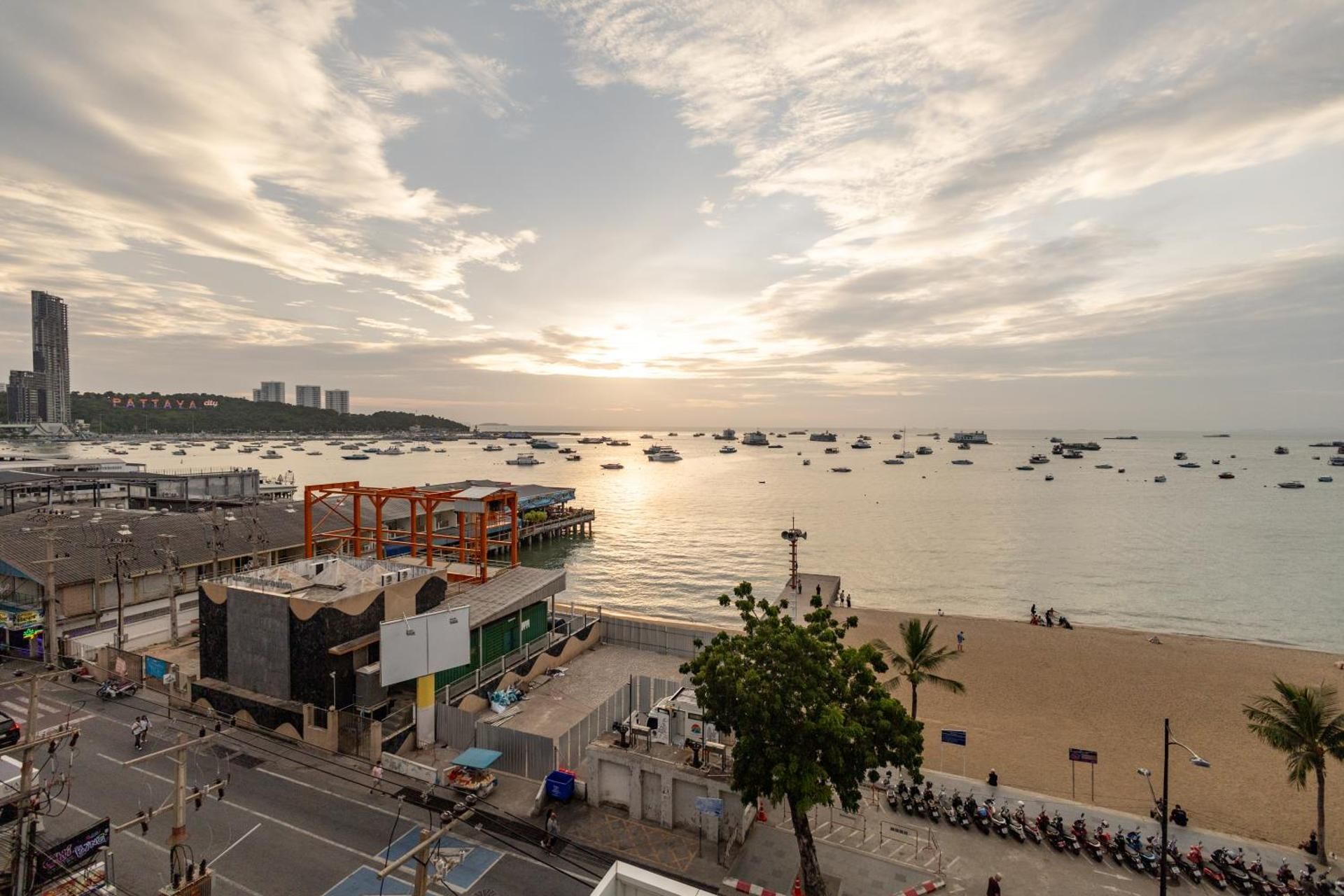 undefined Cloudotel Walking Street  2