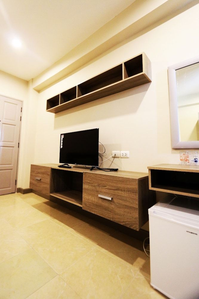 T3 Residence Standard Single Room, 1 Queen Bed 3
