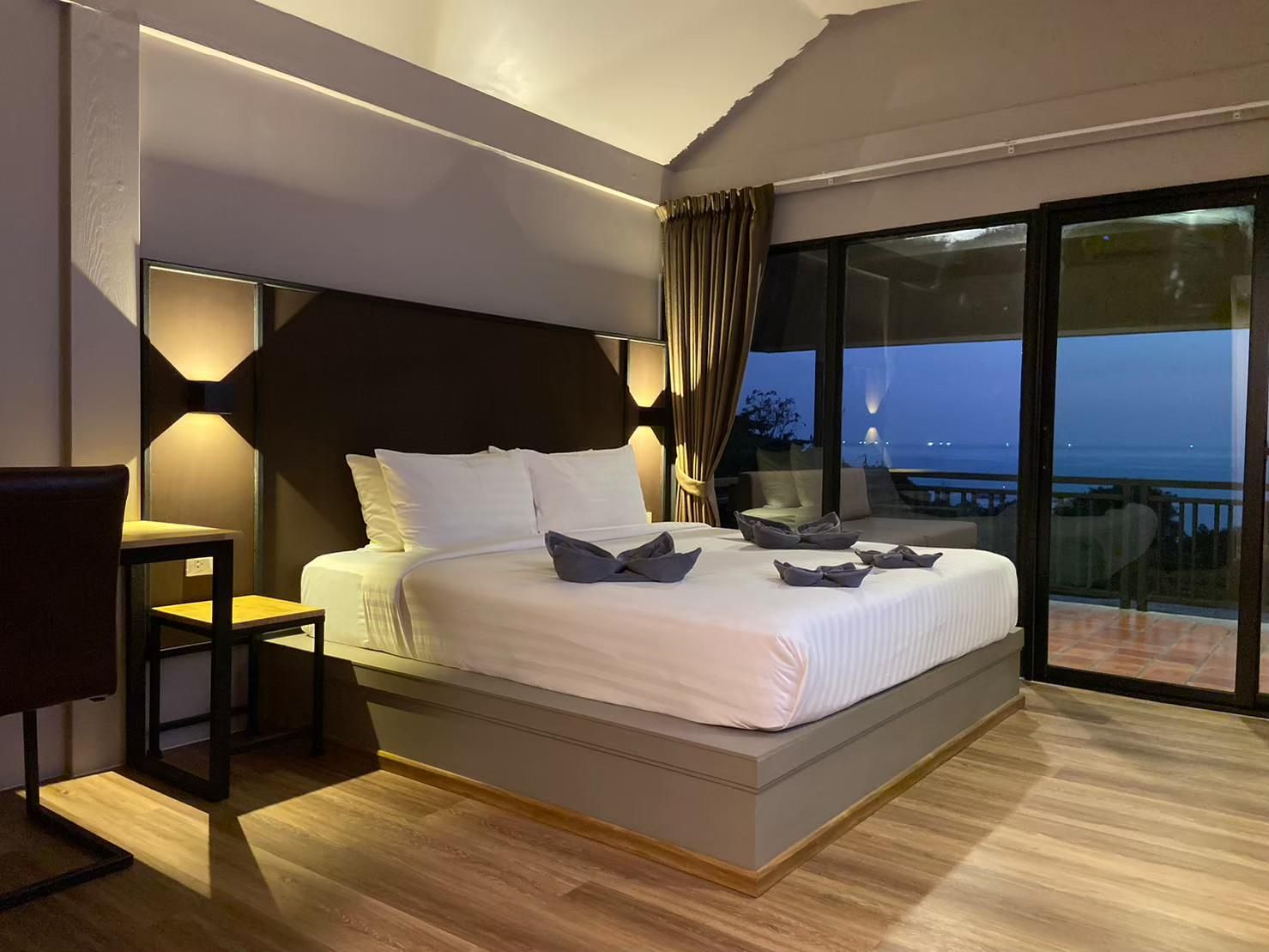 Deluxe Sea View Room with Balcony