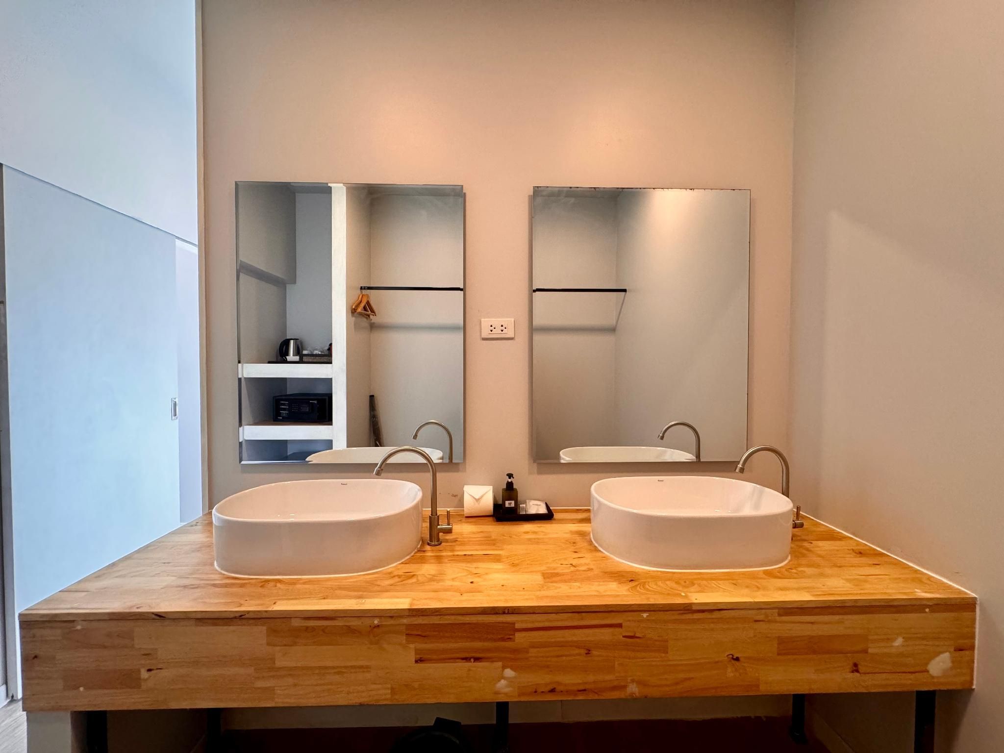 Suite - Breakfast Included