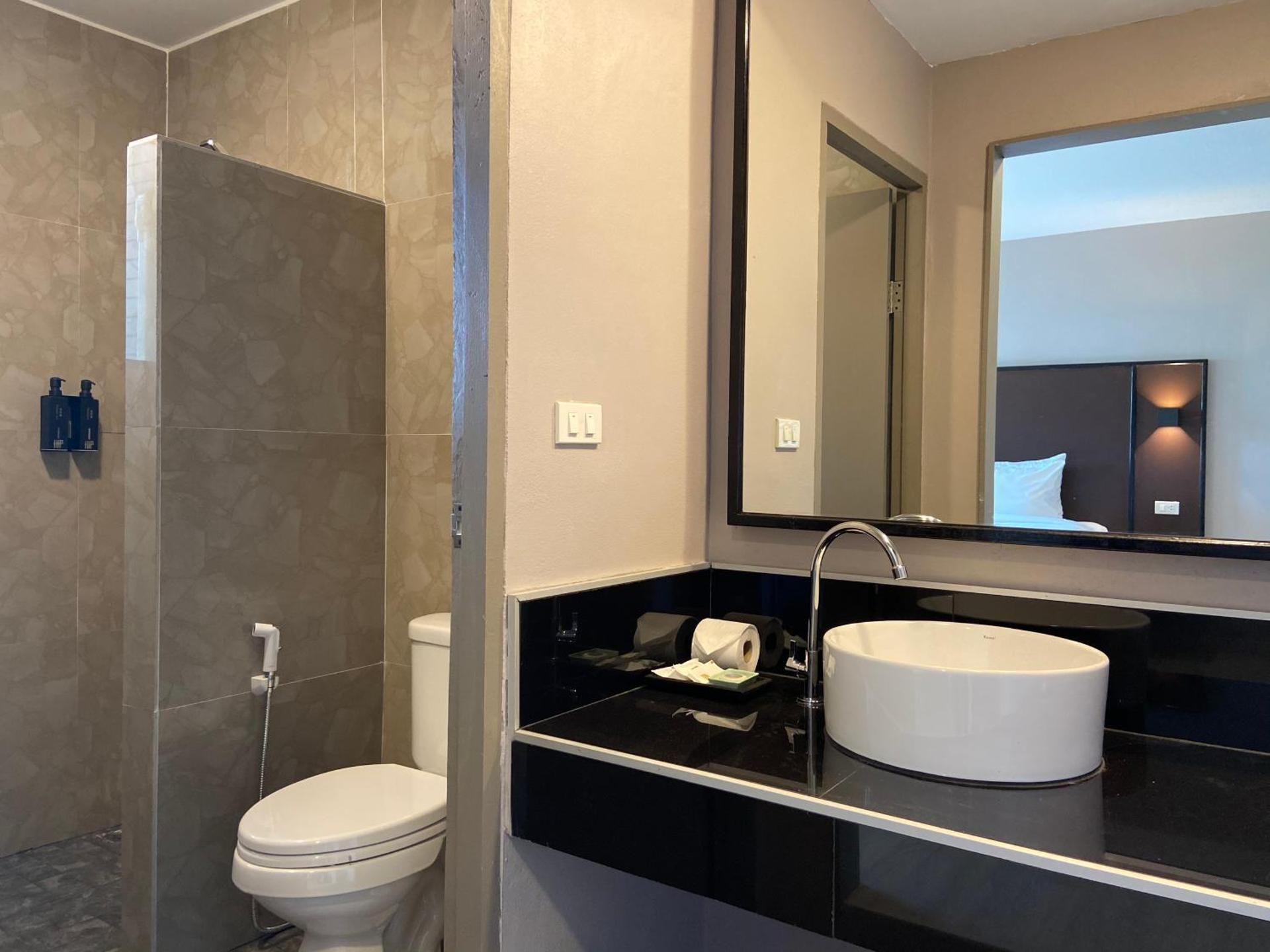 HIP Seaview Resort @ Phi Phi Standard King Room 2