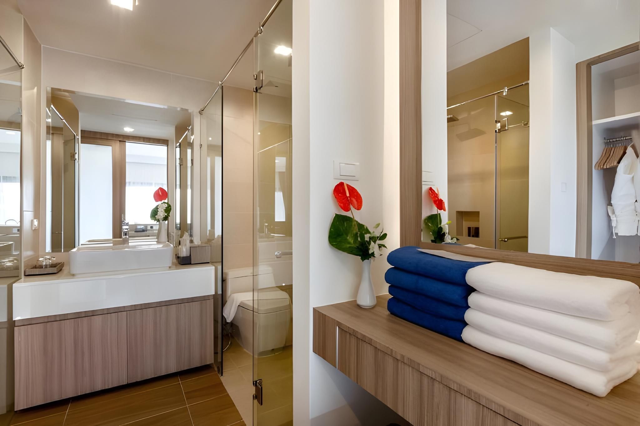 Premier Sea View Suite with Jacuzzi