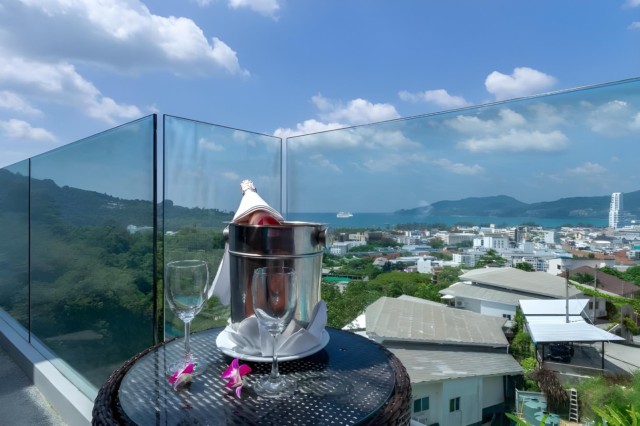 Premier Sea View Suite with Jacuzzi