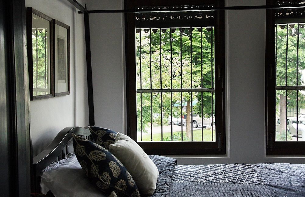 The Bhuthorn Bed and Breakfast Deluxe Room