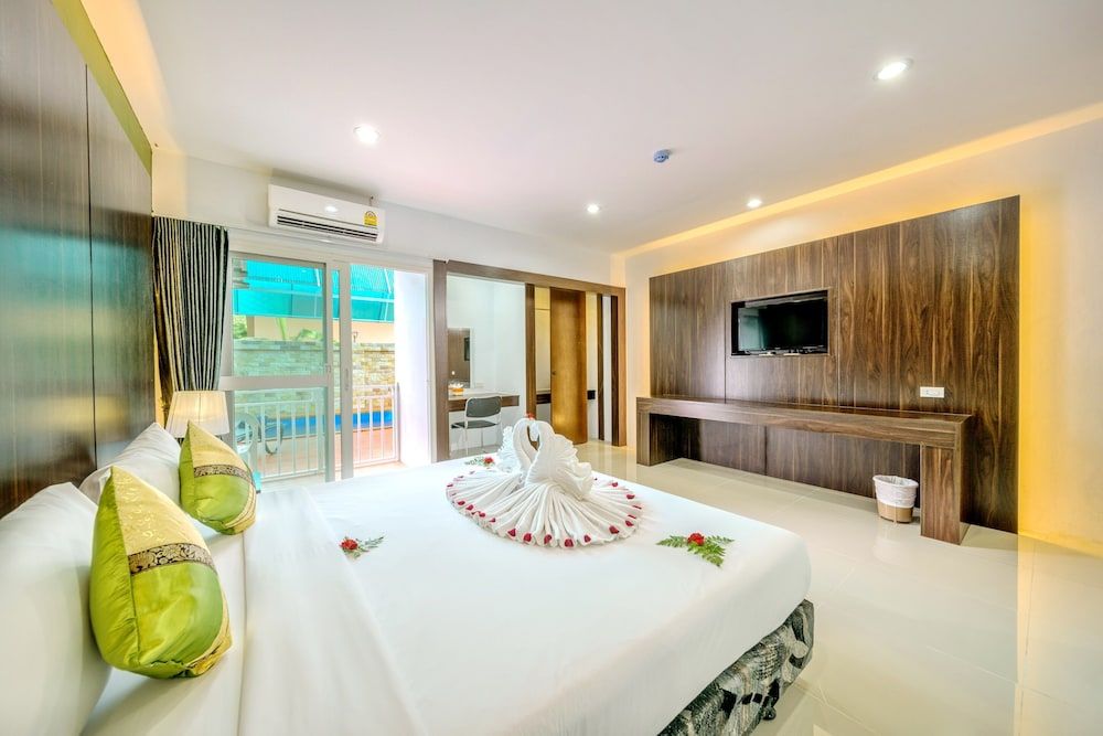 Naiyang Place Phuket Airport Deluxe Double Room 8
