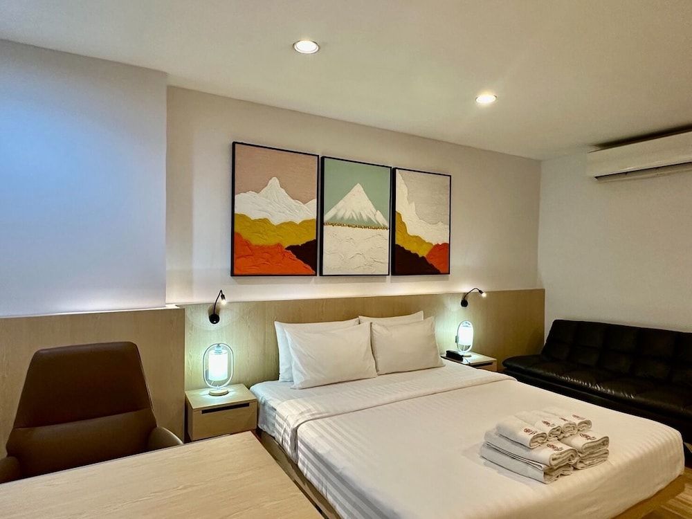 Sakura Sky Residence Executive Suite, 1 King Bed with Sofa bed, Non Smoking 4