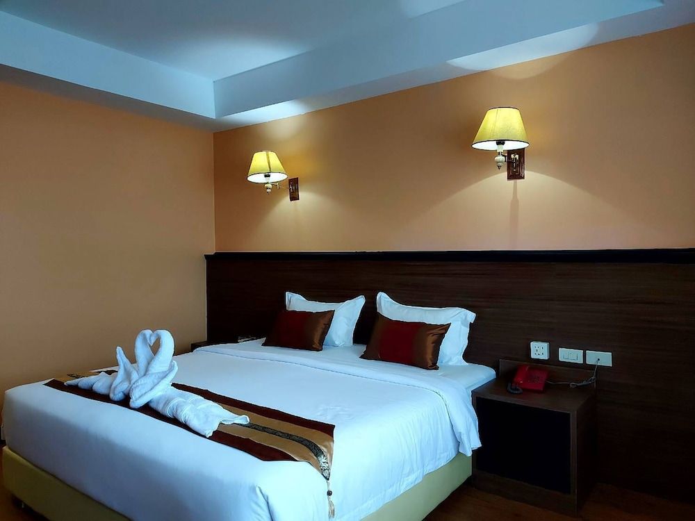 M Hotel Danok Standard Room, 1 King Bed 3