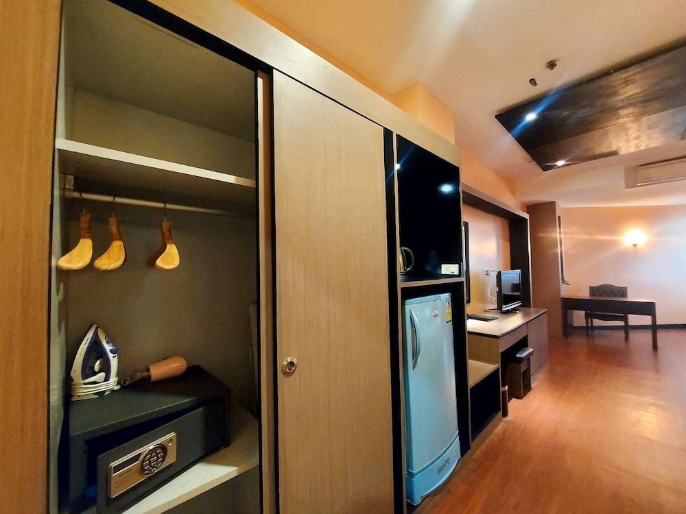 M Hotel Danok Standard Room, 1 King Bed, Corner 7